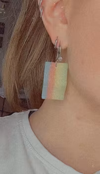 Sockriga remmar på krok