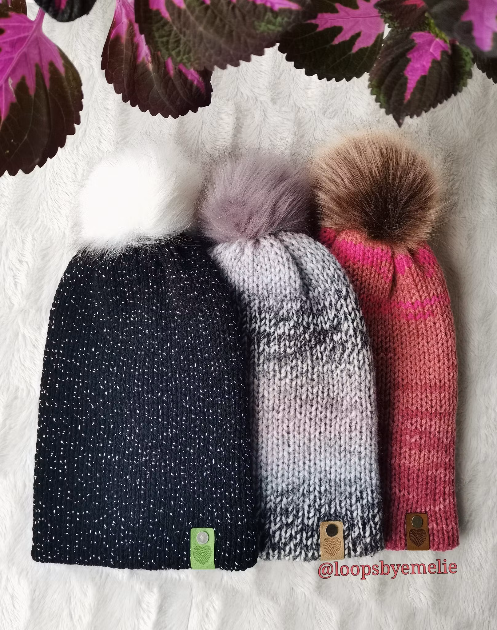 Dubbelstickad mössa med pompom