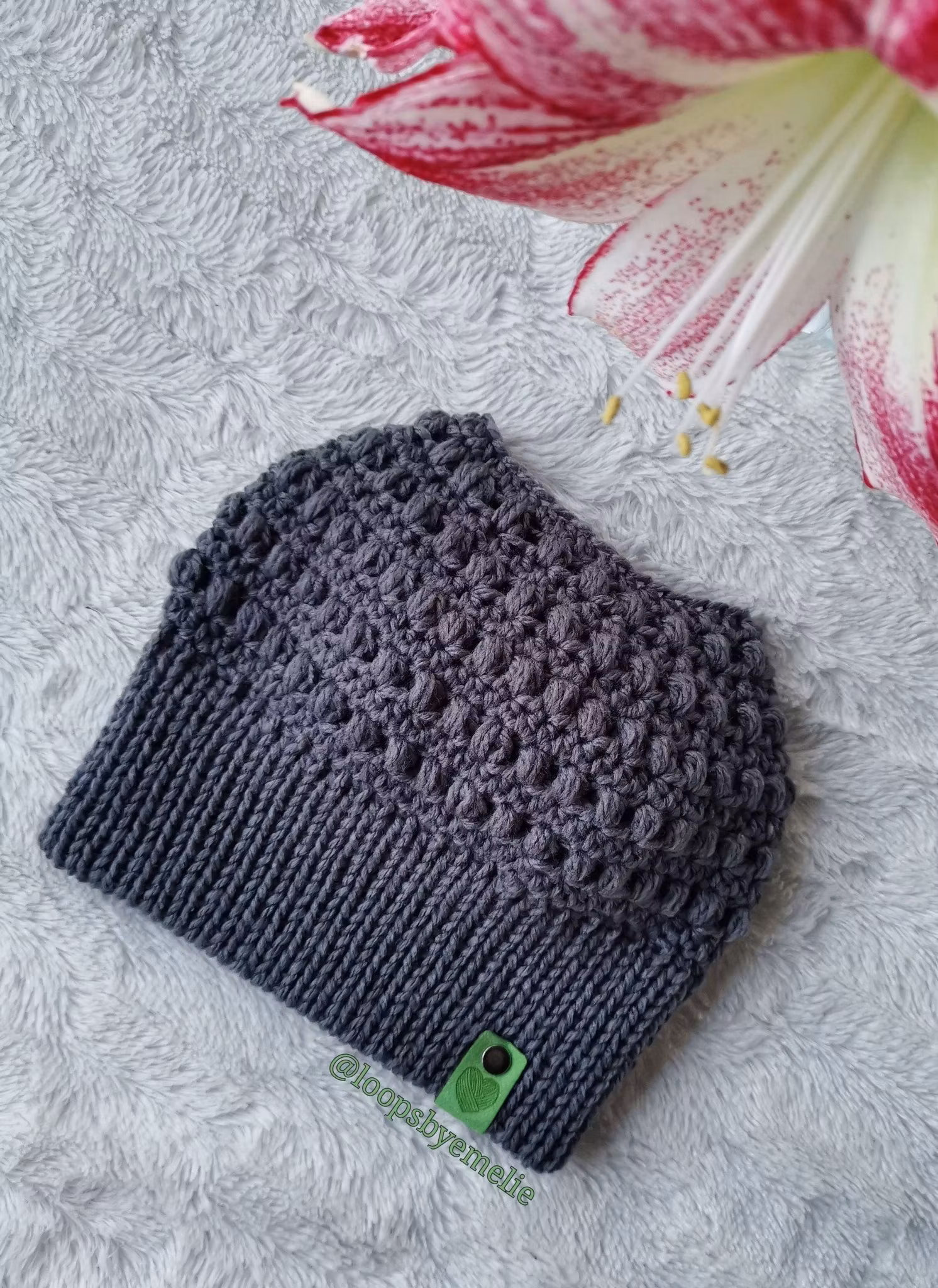 Mössa med hål / Messy bun beanie