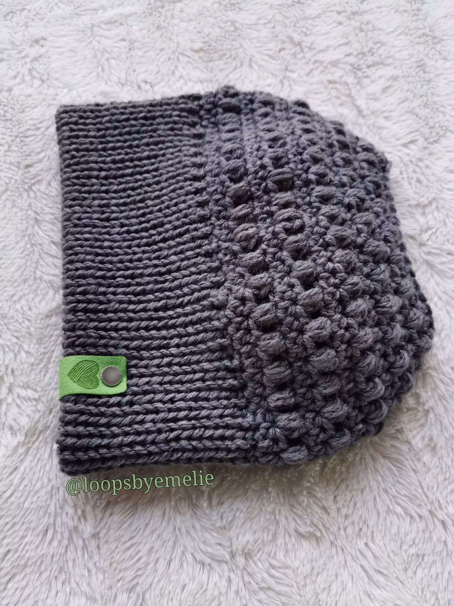 Mössa med hål / Messy bun beanie