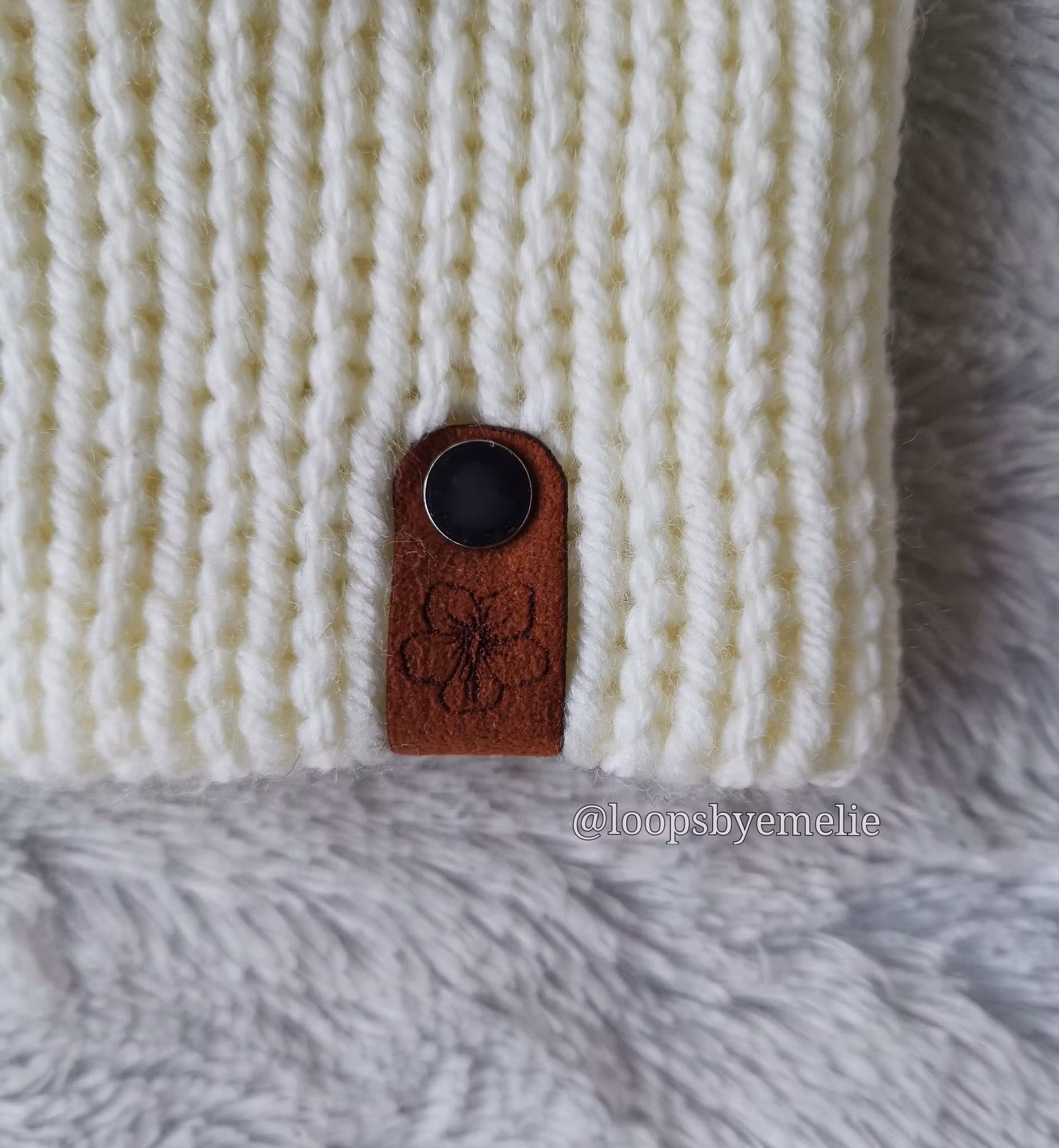 Mössa med hål / Messy bun beanie
