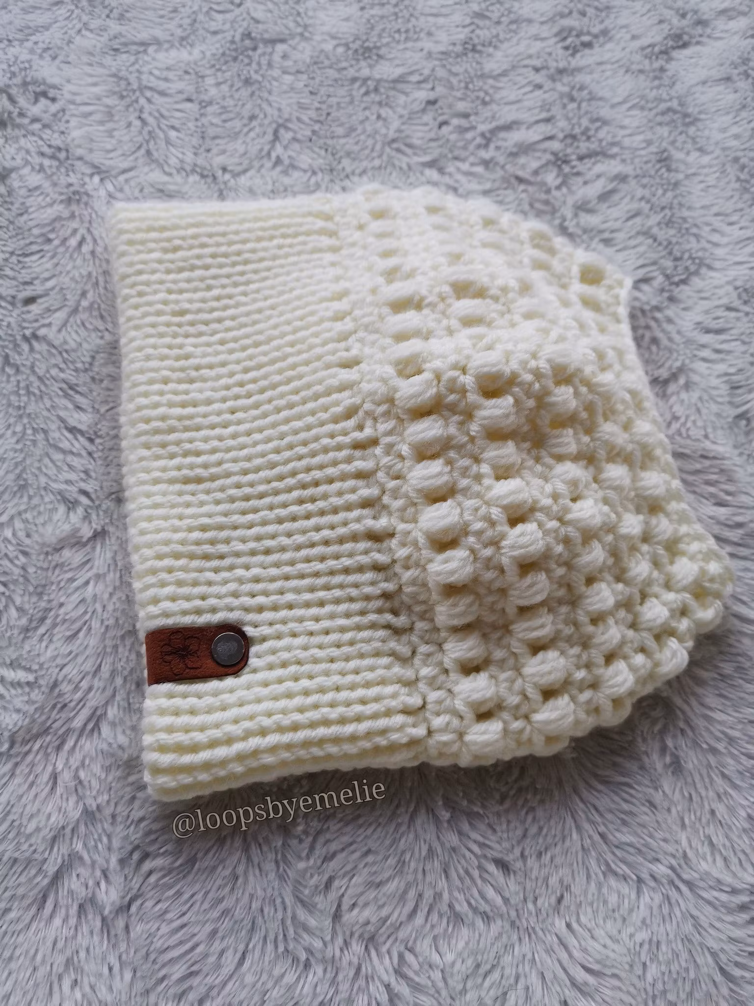 Mössa med hål / Messy bun beanie