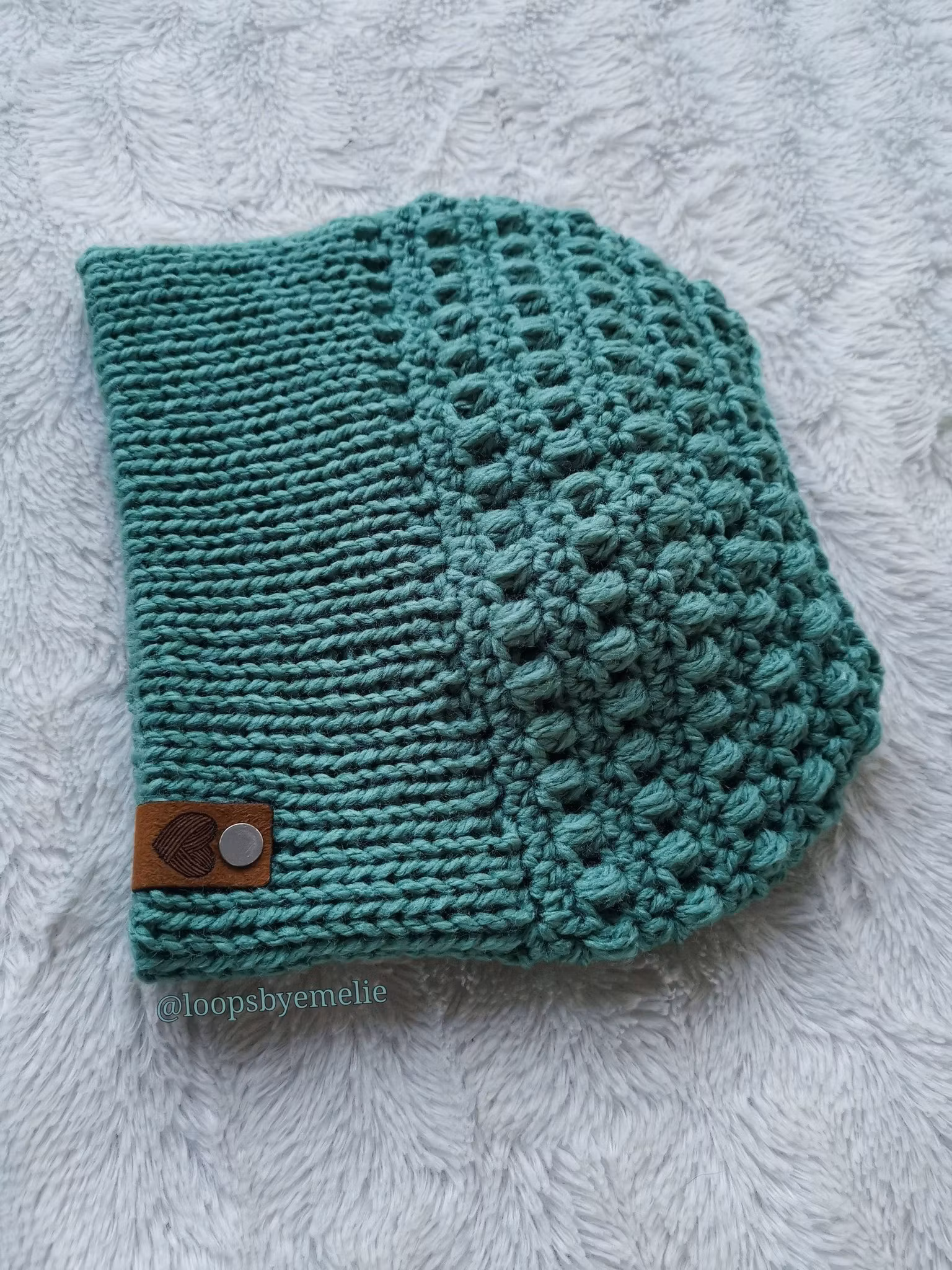 Mössa med hål / Messy bun beanie