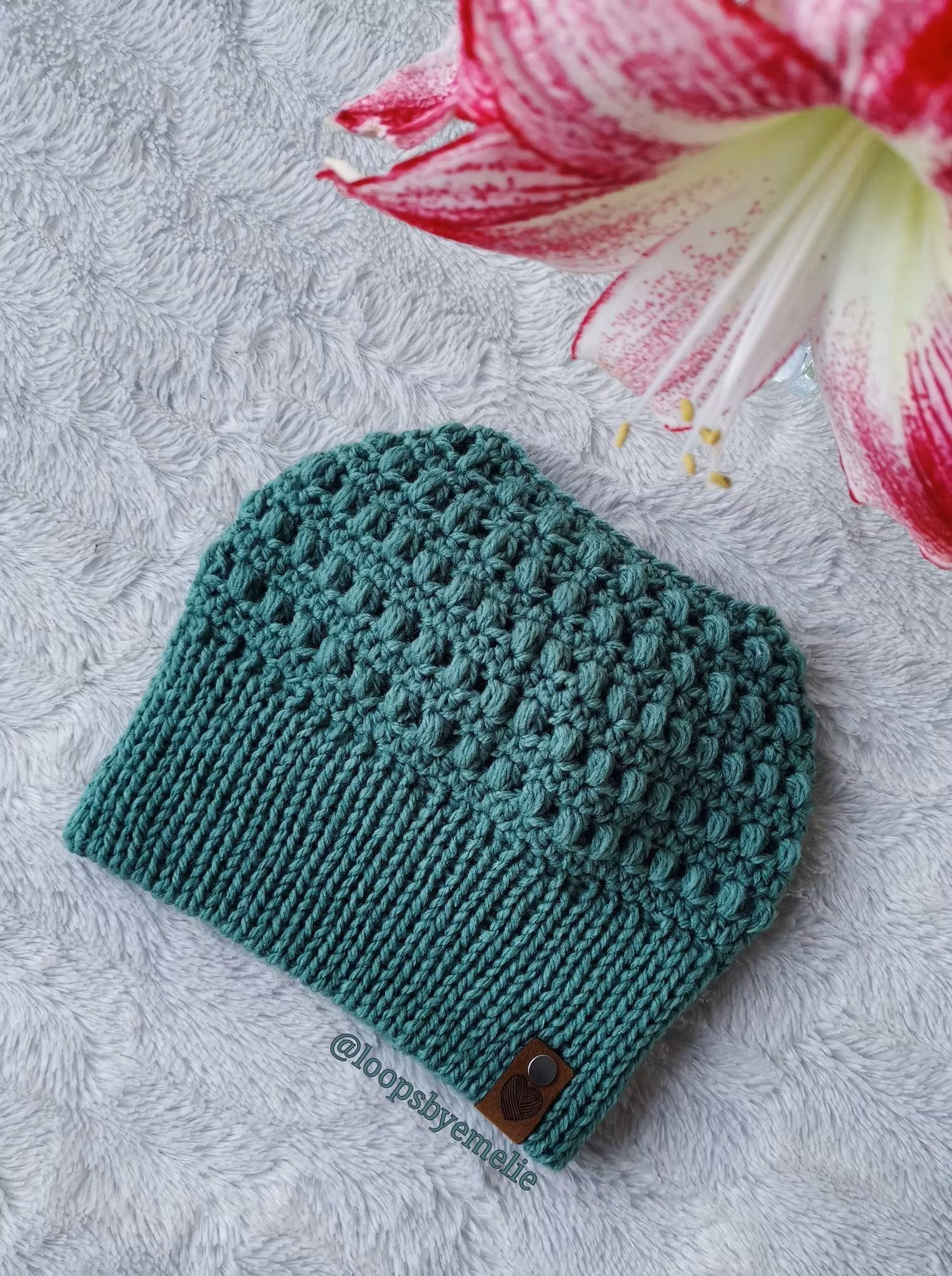 Mössa med hål / Messy bun beanie
