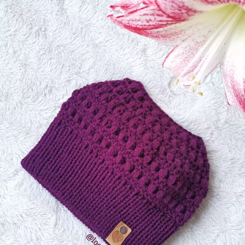 Mössa med hål / Messy bun beanie