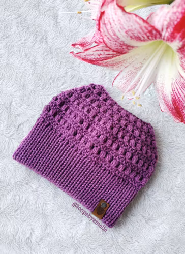 Mössa med hål / Messy bun beanie