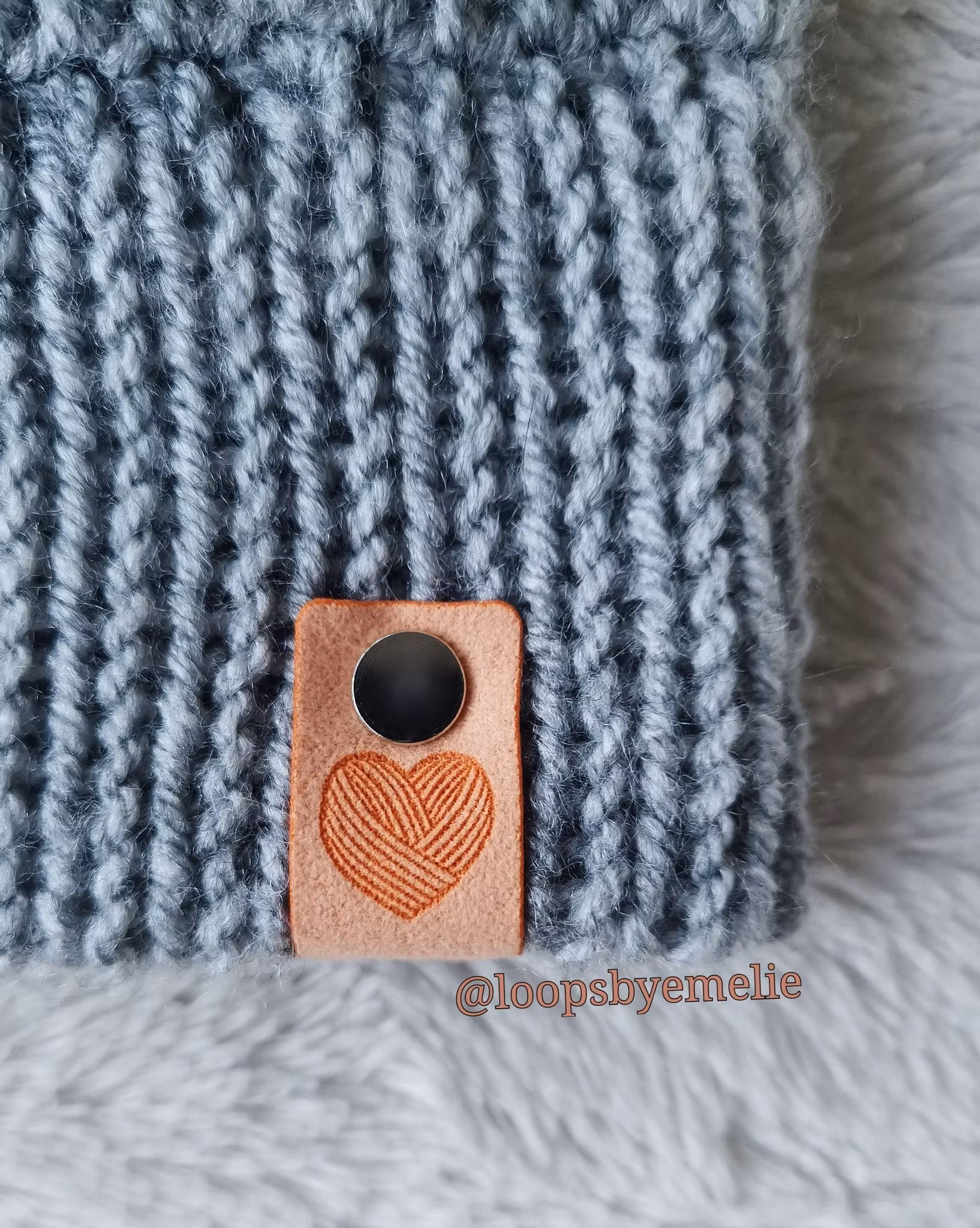 Mössa med hål / Messy bun beanie