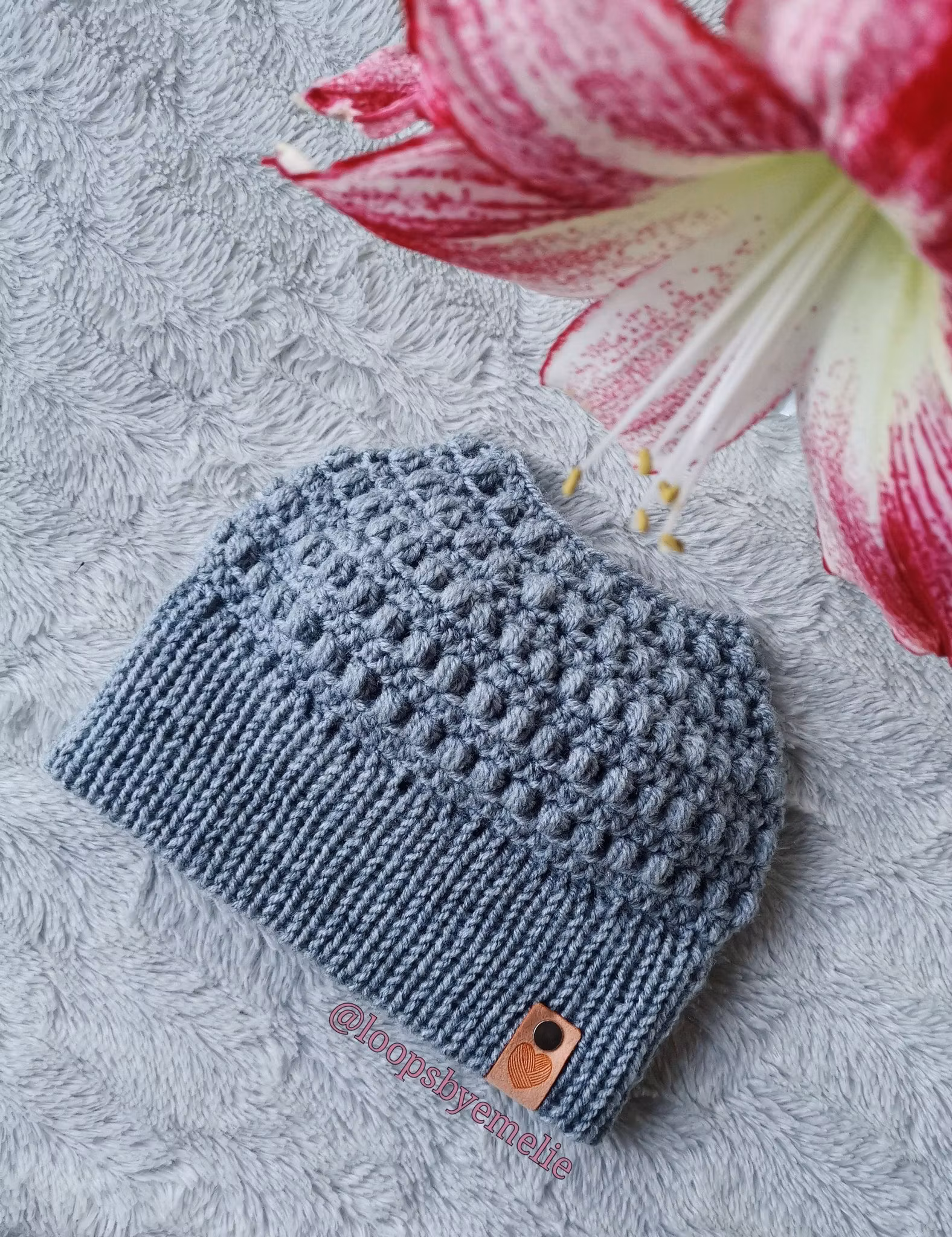 Mössa med hål / Messy bun beanie