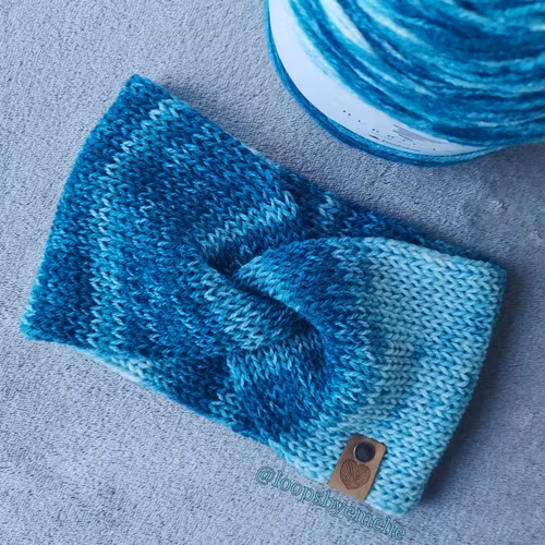 Dubbelstickat pannband med twist