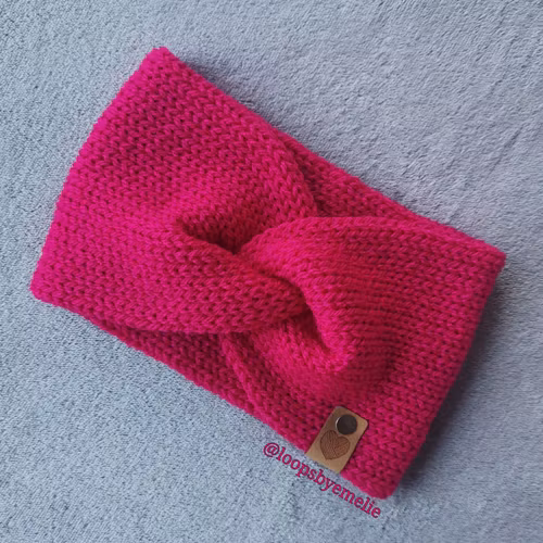 Dubbelstickat pannband med twist