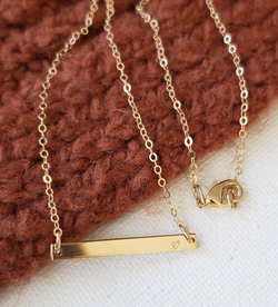 Gigis Petals - Goldbar Heart Necklace