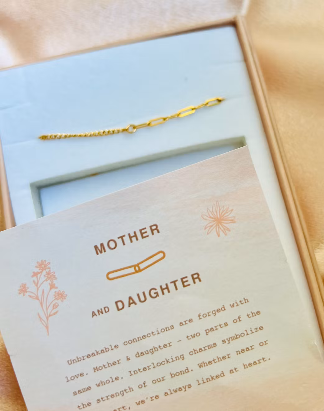 Everly Made - MOTHER & DAUGHTER armbånd i Gull