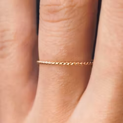 Hannah Naomi Twist Gold ring - size 9.5