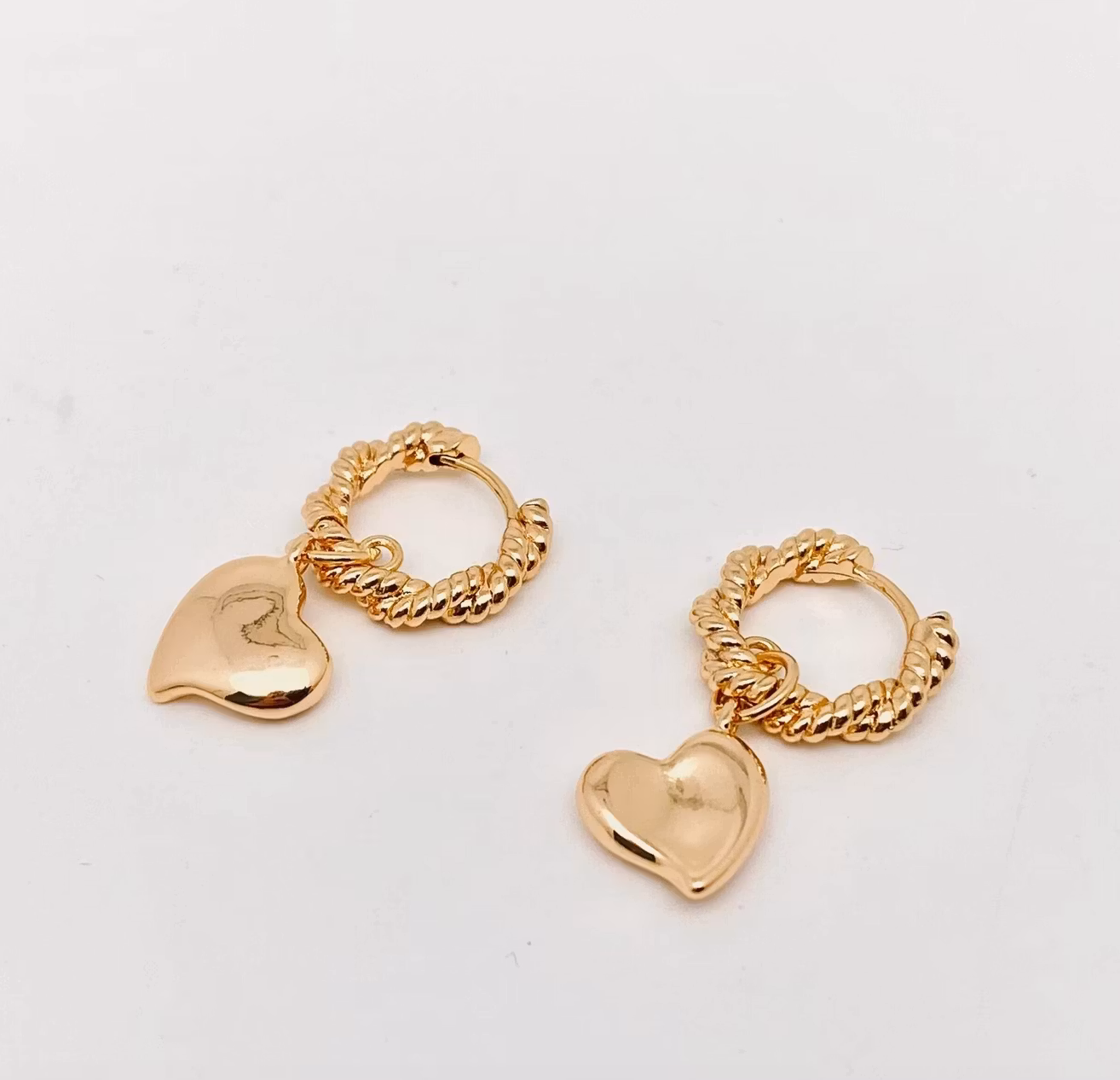 Twistet  Heart Huggies