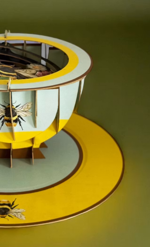 A Cup of Tea Pop Up Card - Bee