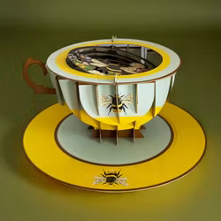 A Cup of Tea Pop Up Card - Bee