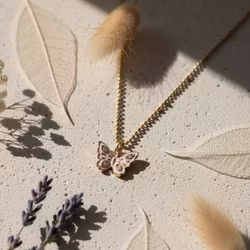 Mesa Blue - Gullbelagt Enamel Sommerfugl kjede