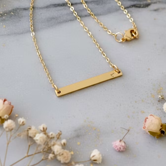 Gigis Petals - Goldbar Heart Necklace