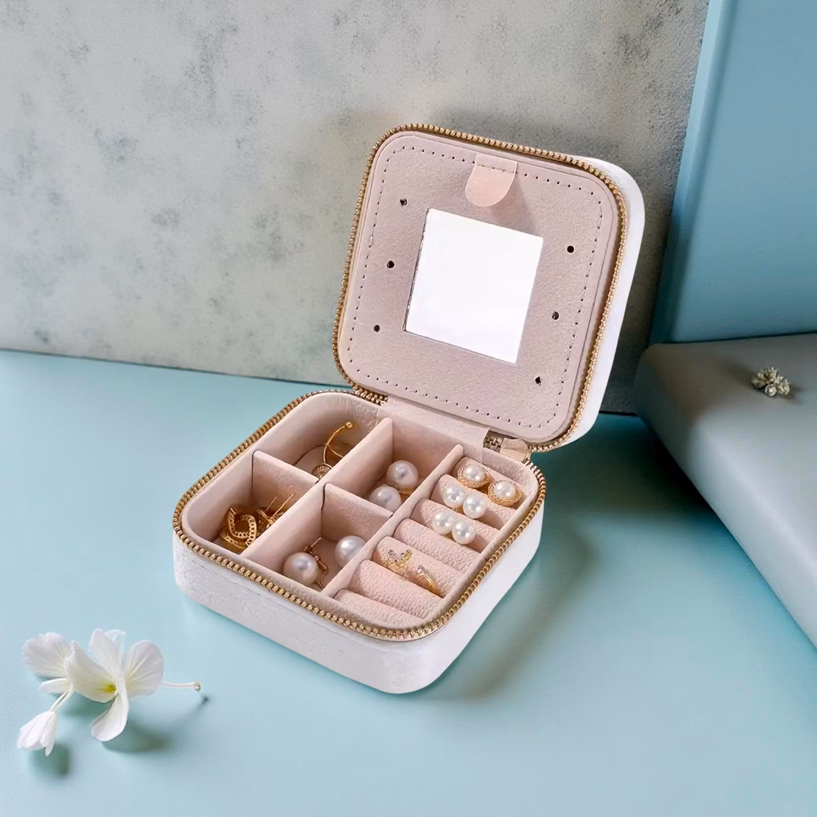 Smykkeskrin i Velur - Pearl White
