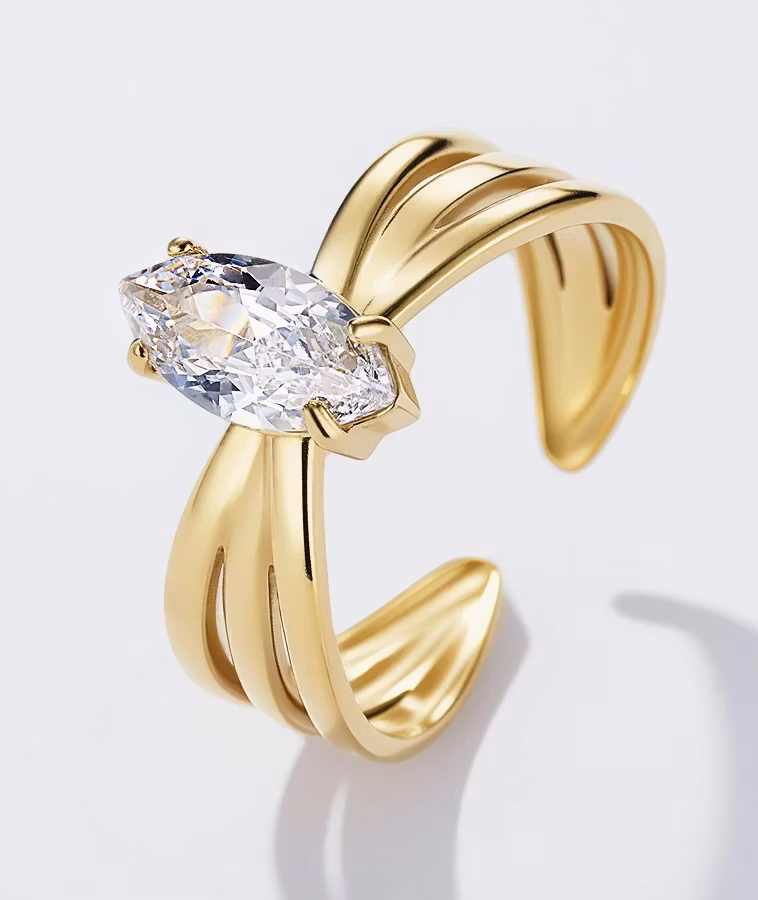 Justerbar Gullfarget Ring med klar Stein