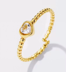 Justerbar gullbelagt ring med hjerteformet stein