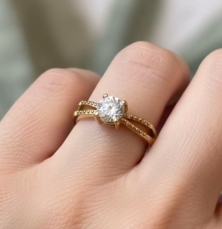 Justerbar ring med Glitrende Stein & Detaljert Bånd