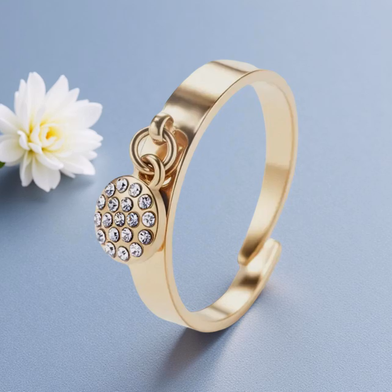 Justerbar Gullring med Hengende Charm