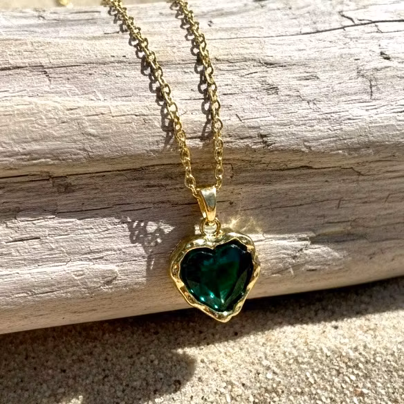 Gullkjede - Smaragdgrønt Hjerteanheng