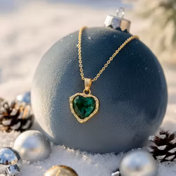 Gullkjede - Smaragdgrønt Hjerteanheng