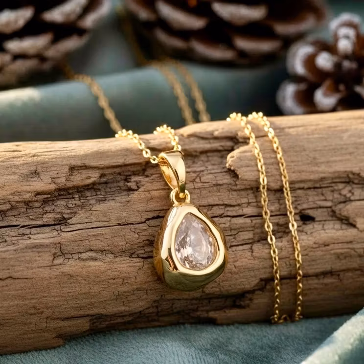 Gullkjede - Elegant Gullbelagt Dråpeanheng