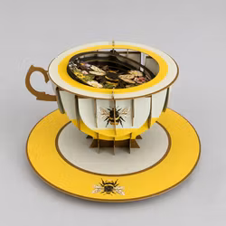A Cup of Tea Pop Up Card - Bee