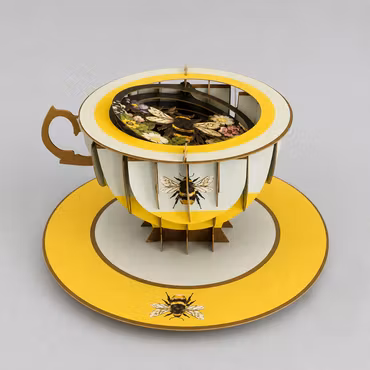 A Cup of Tea Pop Up Card - Bee