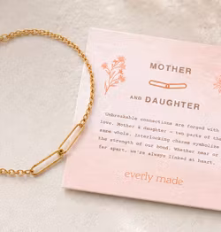 Everly Made - MOR & DATTER Gullarmbånd