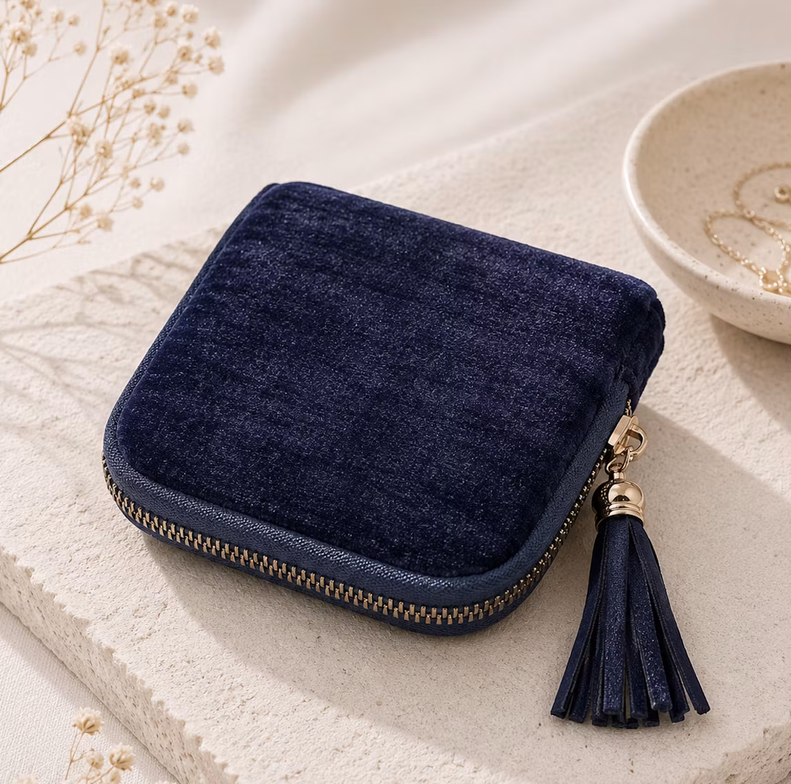 Elegant smykkepung i myk velur