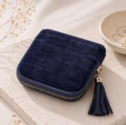 Elegant smykkepung i myk velur