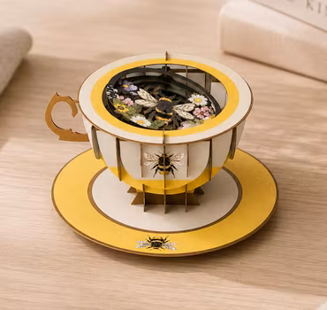 A Cup of Tea Pop Up Card - Bee