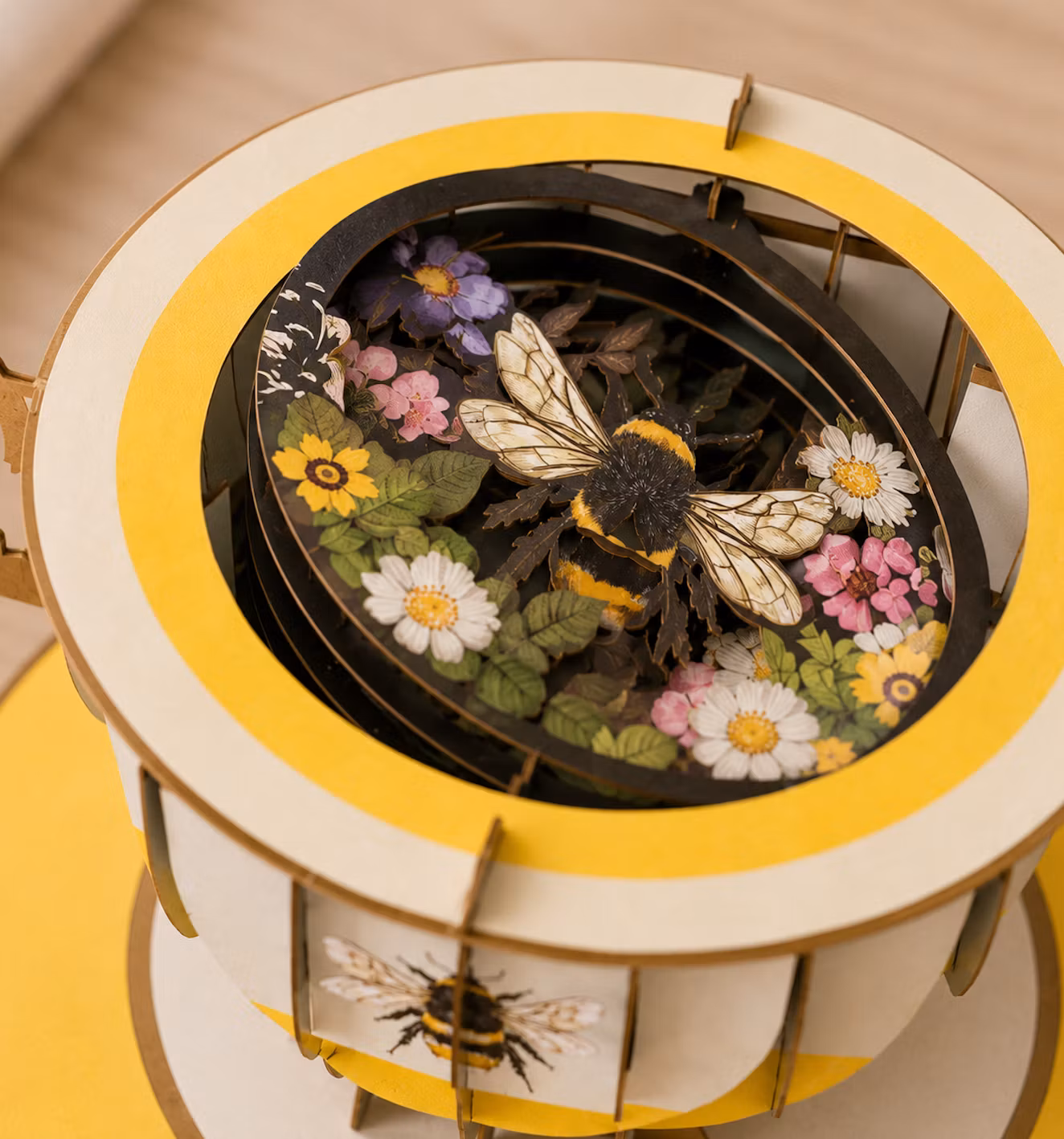 A Cup of Tea Pop Up Card - Bee