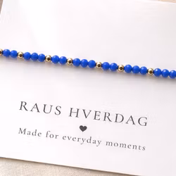 Armbånd med blå  perler & gulldetaljer