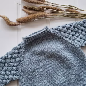 Boblegenser barn pinne 4 - strikkeoppskrift