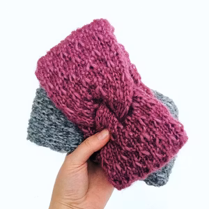 Aurora Twist Pannebånd - Strikkeoppskrift