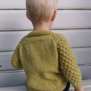 Boblegenser barn pinne 3 - strikkeoppskrift