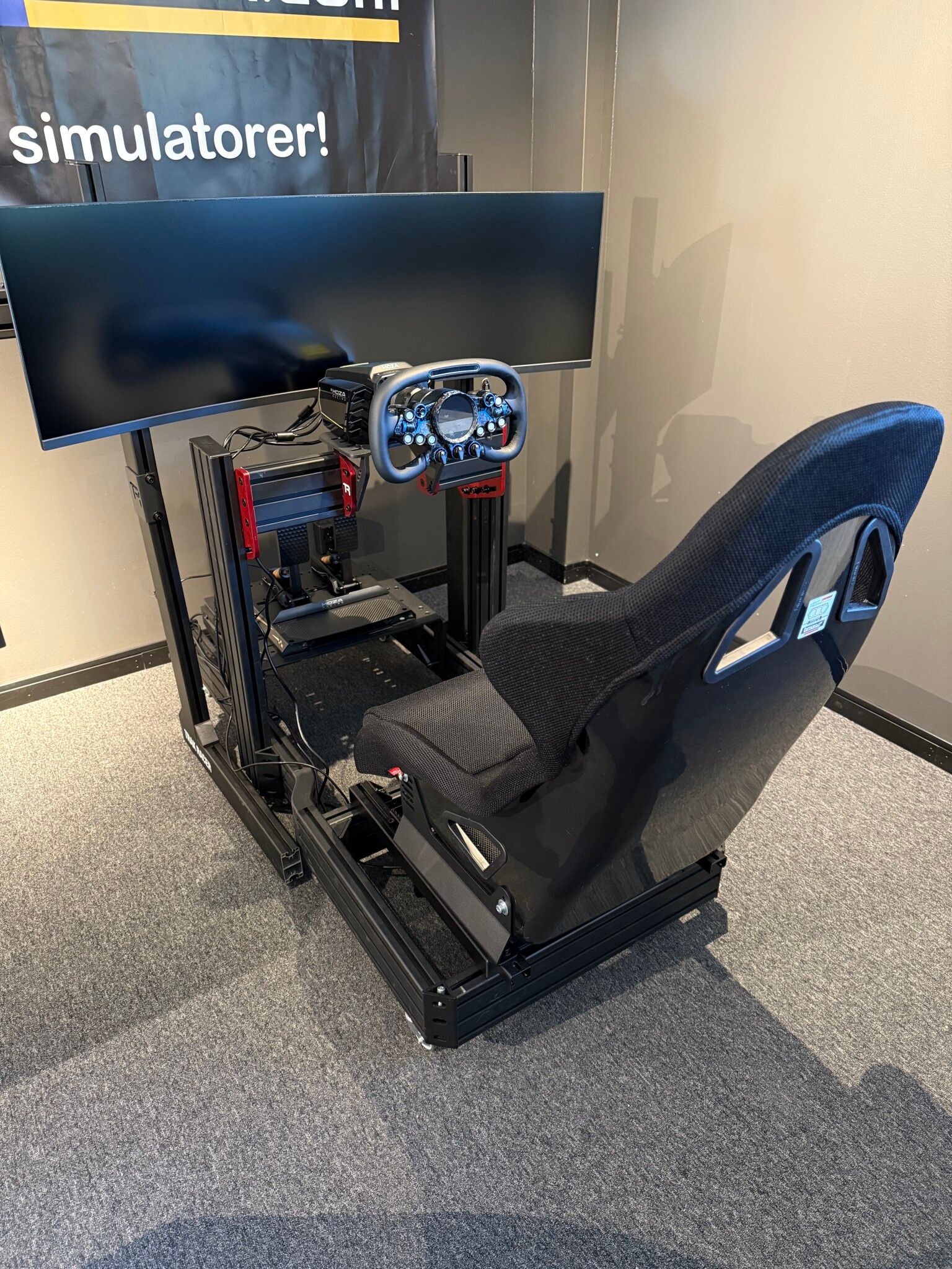 Trak Racer TR120S med Moza komplett simulator färdigbyggd