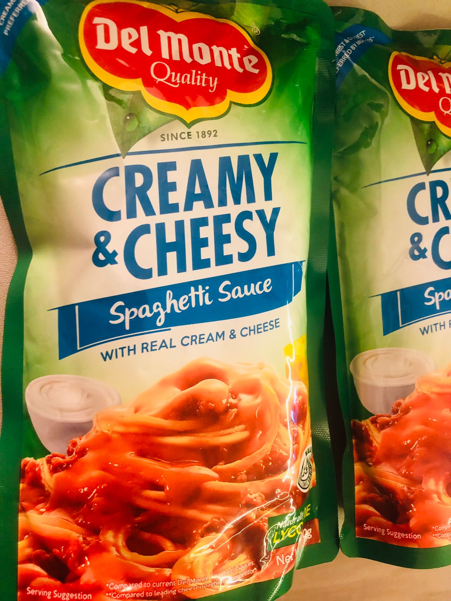 Creamy & Cheesy spaghetti sauce with a real cheese & cheese 900g