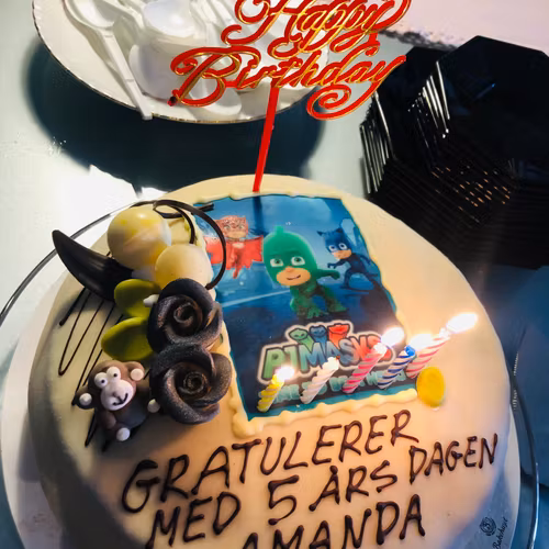 Marzipan cake 16 slice