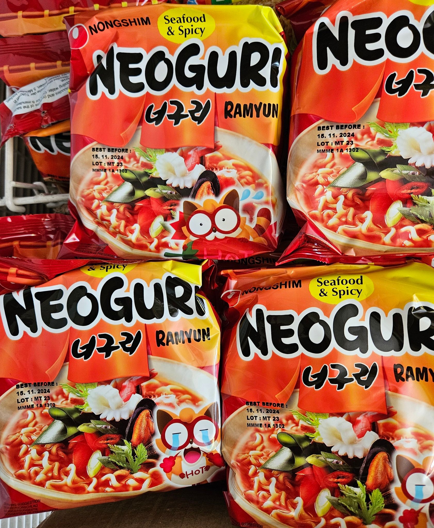 Nongshim Neoguri ramyun seafood & spicy  120g