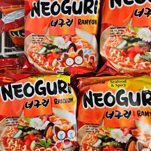 Nongshim Neoguri ramyun seafood & spicy  120g