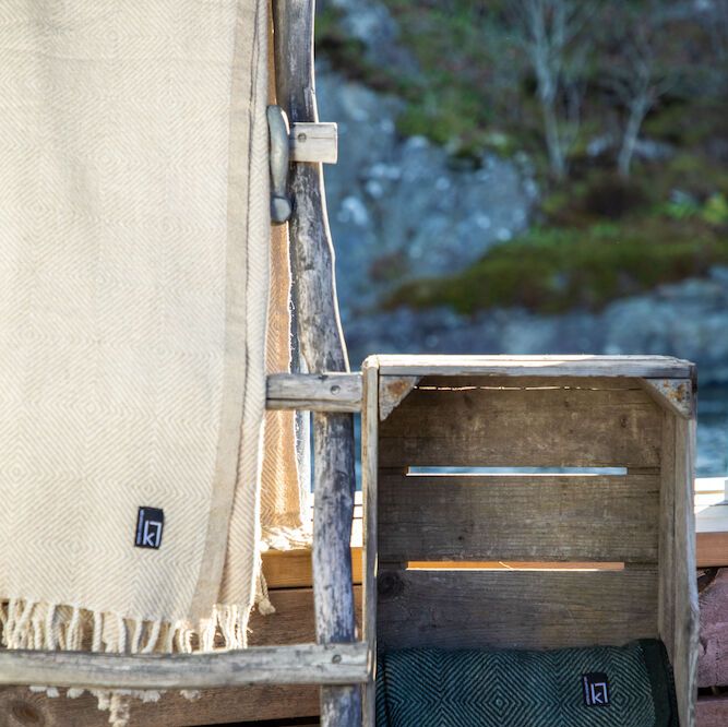 Pläd Kolstorp 130x170 Beige - Kosta Linnewäfveri