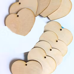 10 st hjärtformade tags i trä