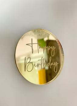 Akryl dekor “Happy Birthday” guld