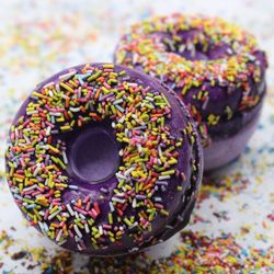 Badebombe Donut Blackberry & Almond